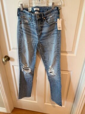 American Eagle AE77 Light Wash Distressed Skinny Jeans Sz 29.  NWT. Box42